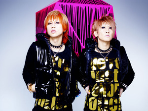 【2010】LET ME CRAZY_集合_main横.jpg